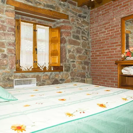 Casa De Aldea La Quintana منزل ريفي *